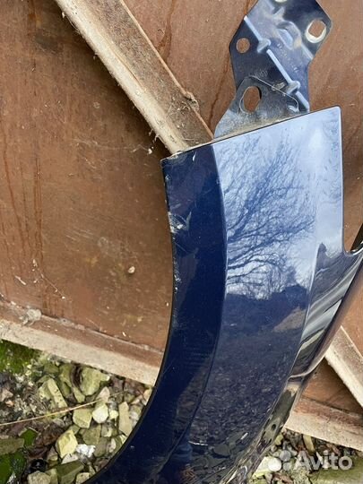 Крыло переднее левое