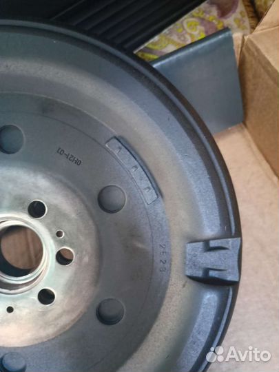 Маховик Luk 415054010. Фольксваген Т6 2.0л 140л.с