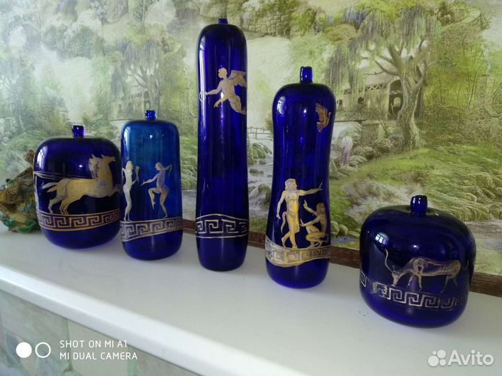 Сосуды для хранения ароматических масел и благовон