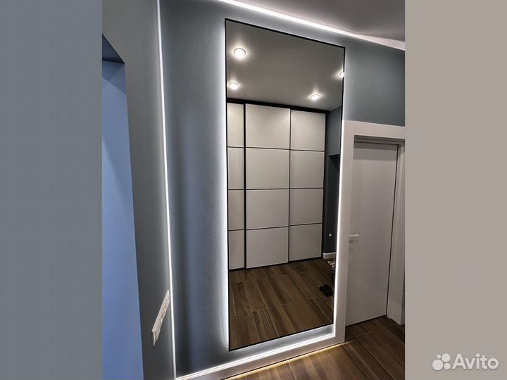 Зеркало с LED подсветкой в металлической раме