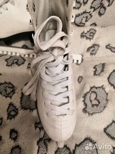 Коньки по льду