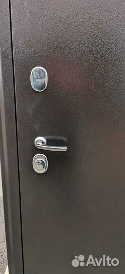 Дверь входная металлическая
