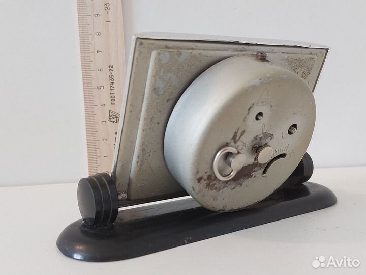 Винтажные часы будильник Slava 11 камней СССР