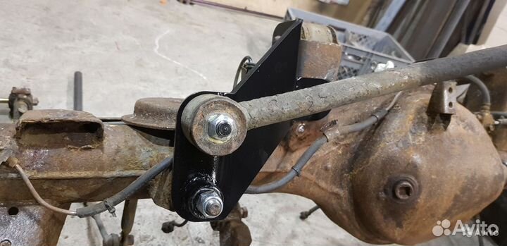 Кронштейн переноса задней тяги панара Патрол