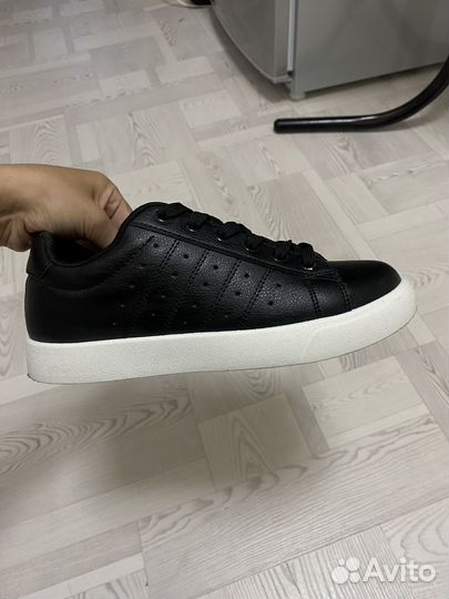 Кроссовки женские 38,5