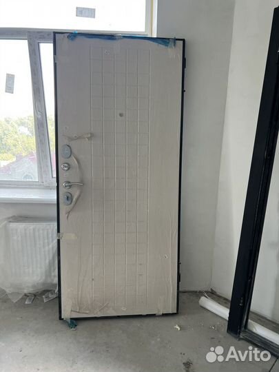 Дверь входная металлическая от застройщика