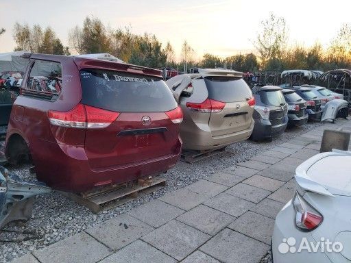 Крышка багажника toyota sienna