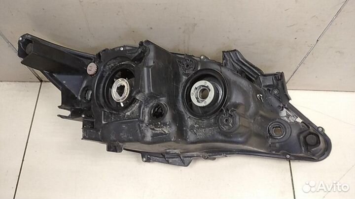 Фара левая Toyota Camry