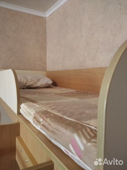 Двухъярусная кровать со шкафом и столом