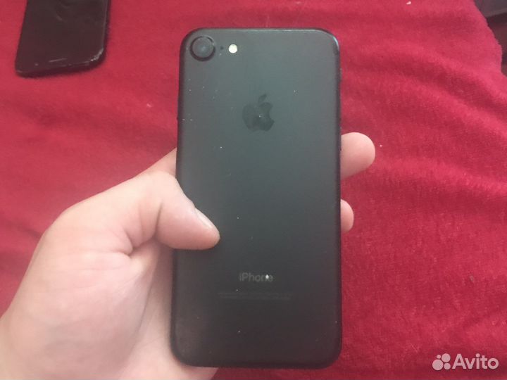 Телефон iPhone 7