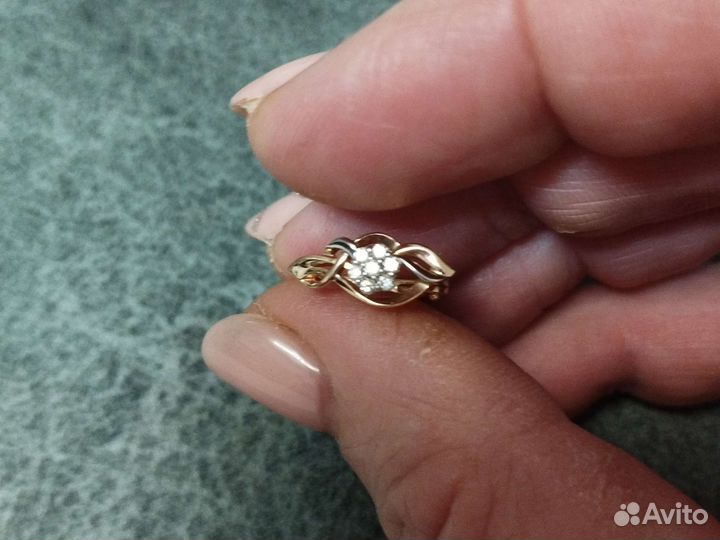 Золотые серьги с бриллиантами