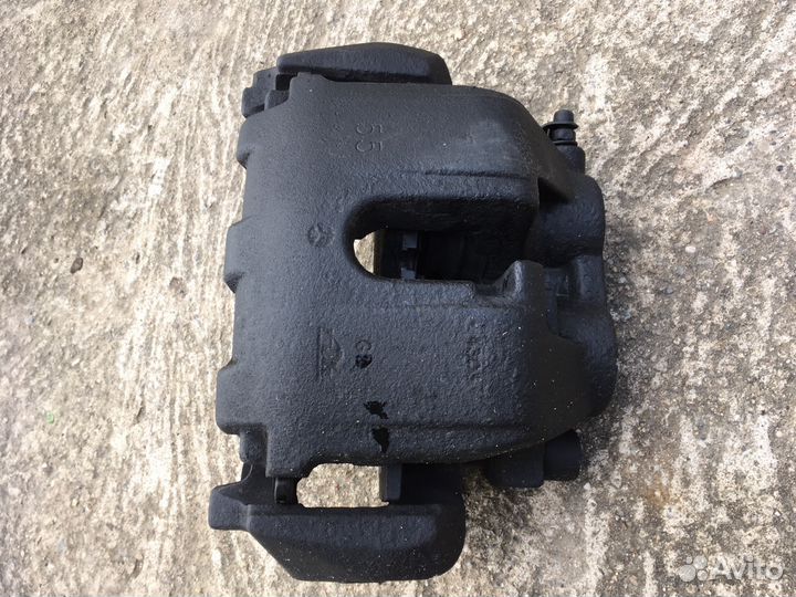 Суппорт передний левый для Mercedes W164 W211