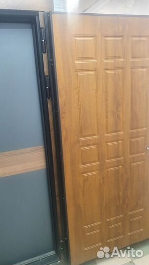 Дверь входная для коттеджа