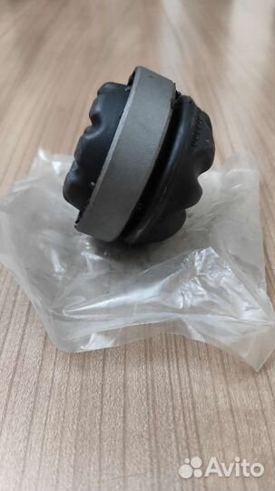 Сайлентблок на mercedes166 пневмостойки