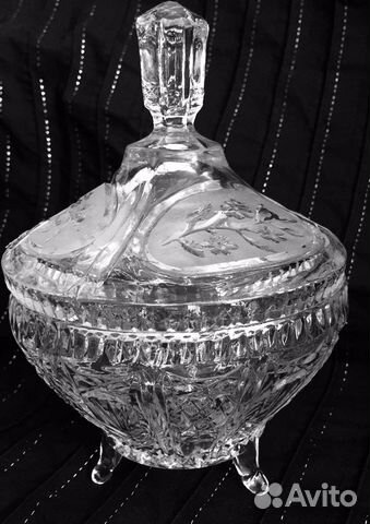Хрустальная конфетница с крышкой на ножках винтаж