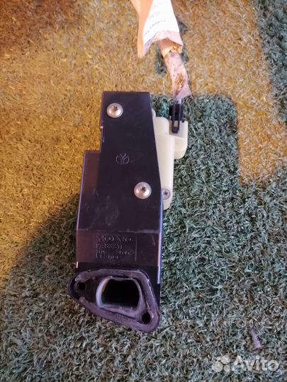 Замок лючка бензобака 9483311 Volvo V70 XC70 SW SZ