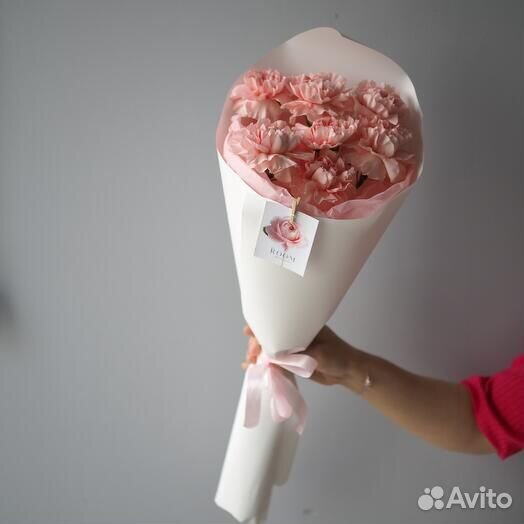 Букет-комплимент из нежно-розовых гвоздик