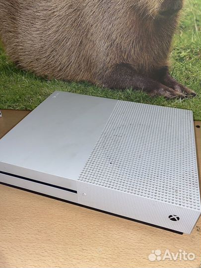 Xbox one s, геймпад и 11 игр в комплекте