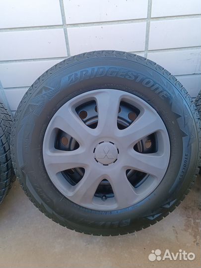 Bridgestone Blizzak DM-V2 215/70 R16