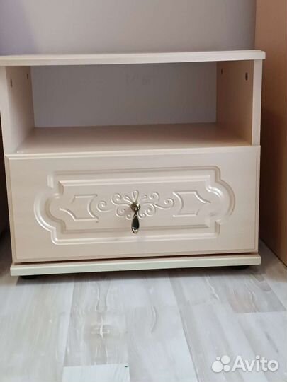 Тумба прикроватная