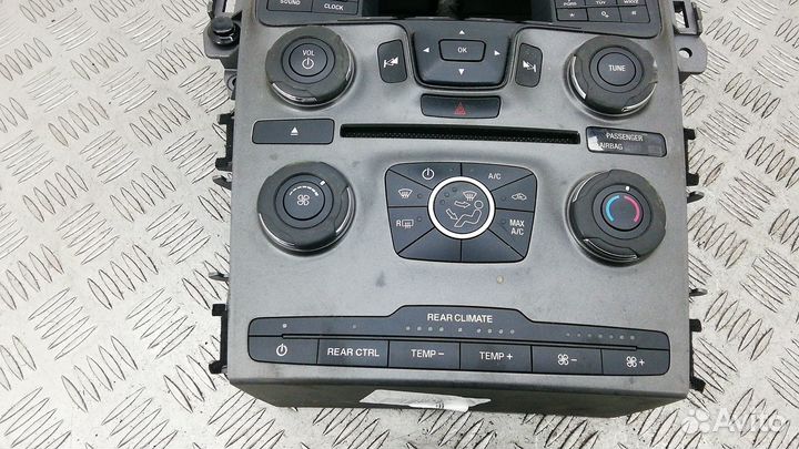 Консоль салона (центральная часть) Ford Explorer 5