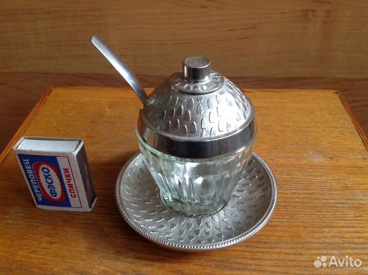 Горчичница с ложкой на подставке