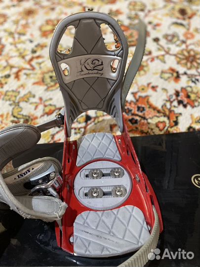 Сноуборд с креплениями и шлем