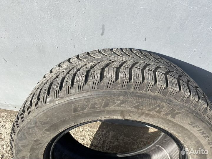 Bridgestone Blizzak Spike-01 235/65 R17