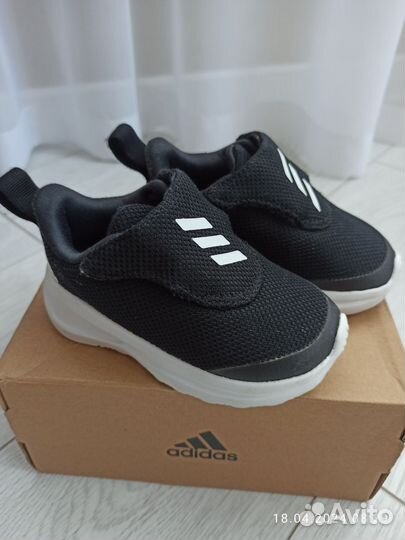 Кроссовки Adidas 20