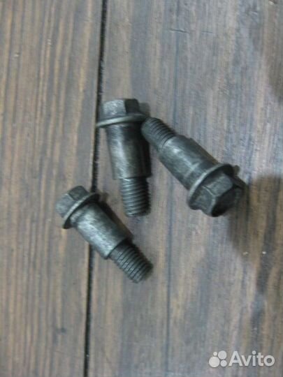 Болт клапанной крышки Nissan Vanette C22 (1985-199