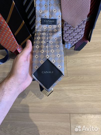 Галстуки фирменные