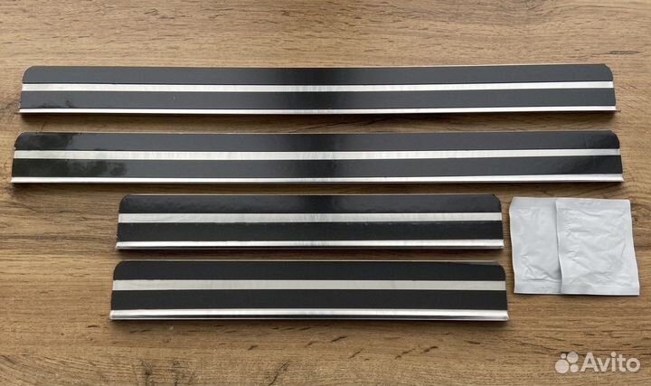 Оригинальные накладки на пороги Chery Tiggo 8 2020