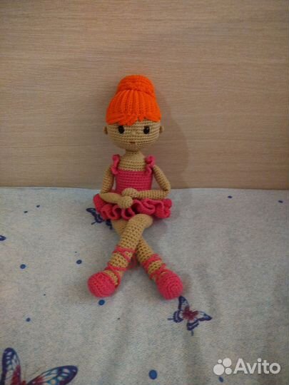 Вязаная кукла ручной работы