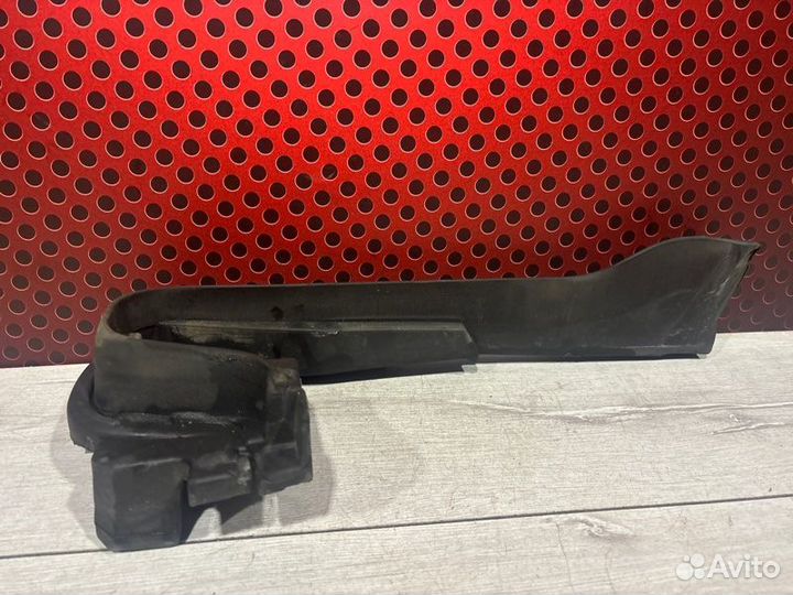 Уплотнитель капота Porsche Macan 95B DLZ 3.0