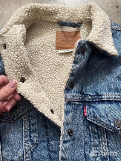Джинсовая куртка женская levis с мехом