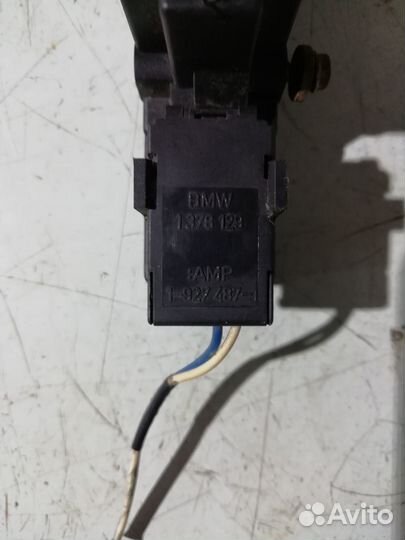 Сервопривод замка лючка бензобака BMW 5 E34