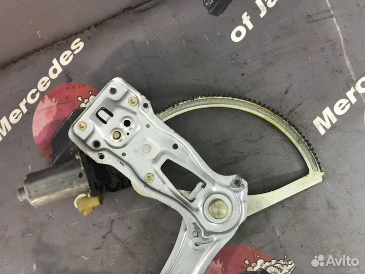 Стеклоподъёмник перед ML W163. Япония