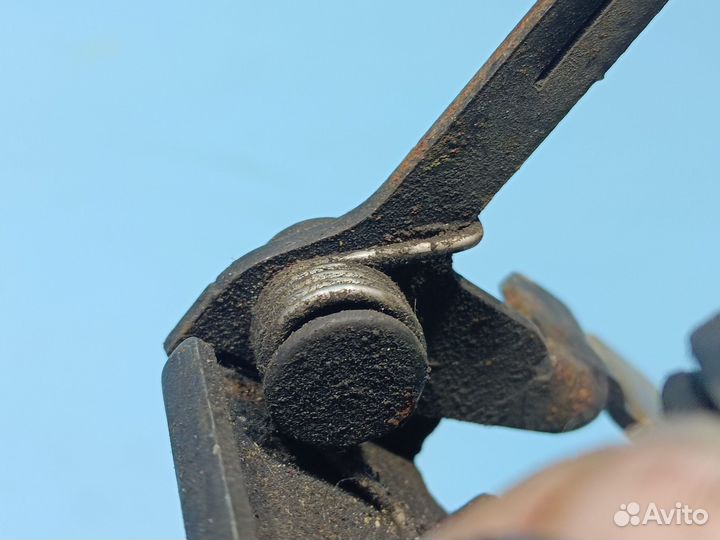 Крючок капота для Chevrolet Aveo Т250