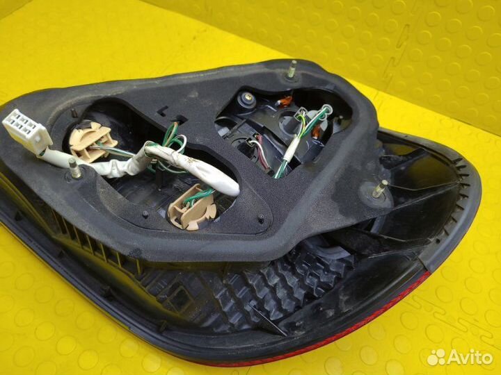 Фонарь задний левый Toyota Camry V30 2001-2003