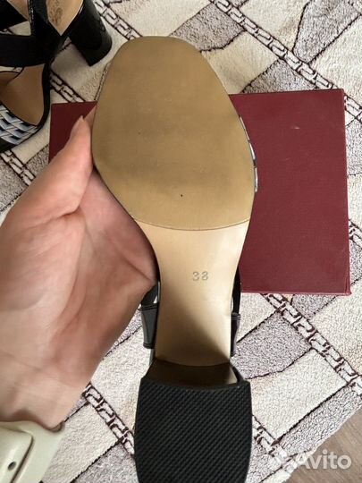 Босоножки Arzoli