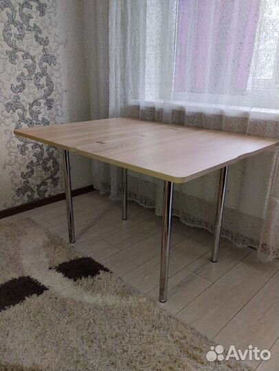 Стол обеденный