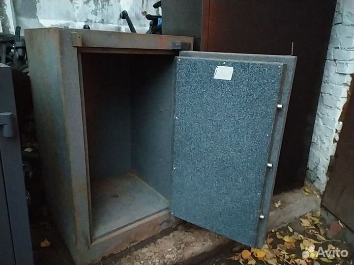 Сейф офисный (2 ключа, вес 450 кг) б/у 19063
