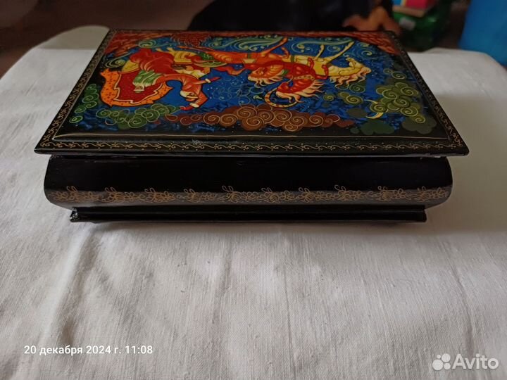 Деревянная шкатулка