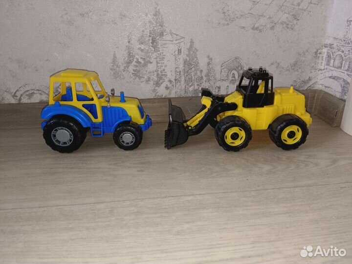 Трактор / экскаватор полесье