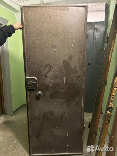 Дверь входная металлическая бу