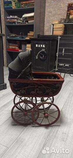 Кукольная коляска антикварная