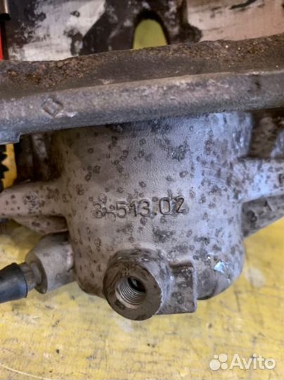 Суппорт тормозной передний левый Mercedes-Benz