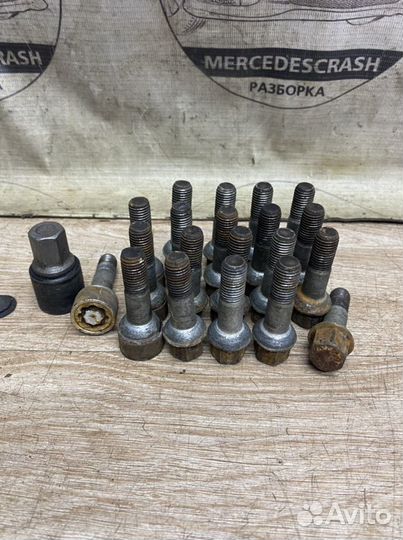 Комплект болтов с секретками Мерседес w209