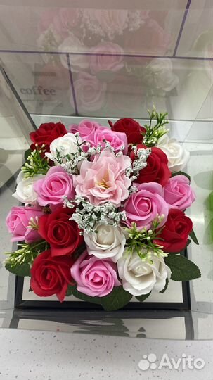 Букет из мыльных роз в прозрачной коробке