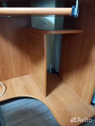 Компьютерный столик угловой